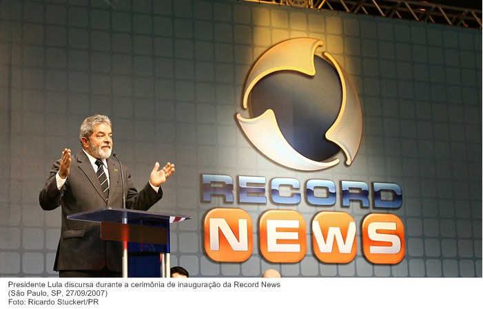 Presidente Lula discursa durante a cerimônia de inauguração da Record News.