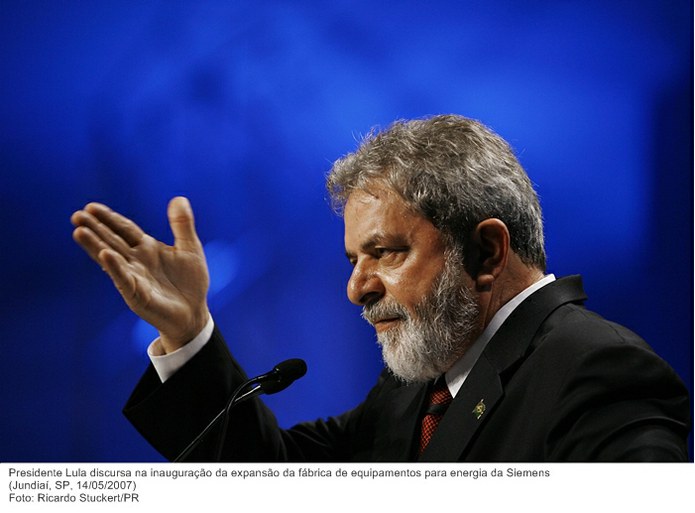 Presidente Lula discursa durante cerimônia de inauguração da expansão da fábrica de equipamentos para energia da Siemens.