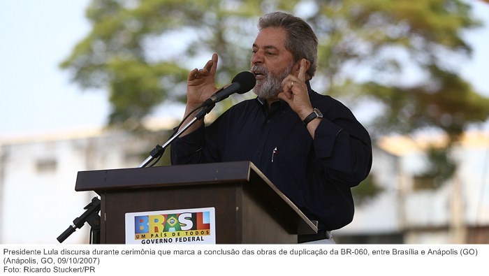 Presidente Lula discursa durante cerimônia que marca a conclusão das obras de duplicação da BR-060, entre Brasília e Anápolis (GO).