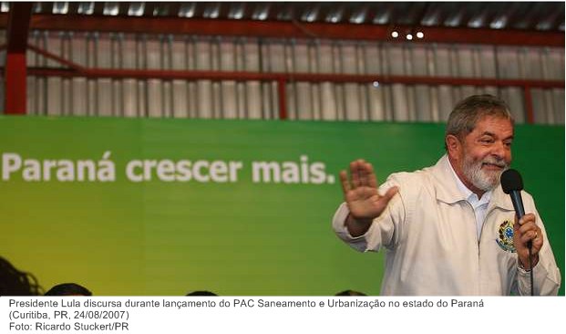 Presidente Lula discursa durante lançamento do PAC Saneamento e Urbanização no estado do Paraná.