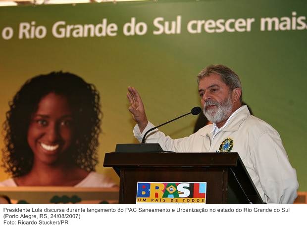 Presidente Lula discursa durante lançamento do PAC Saneamento e Urbanização no estado do Rio Grande do Sul.