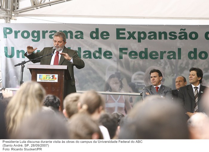 Presidente Lula discursa durante visita às obras do campus da Universidade Federal do ABC.