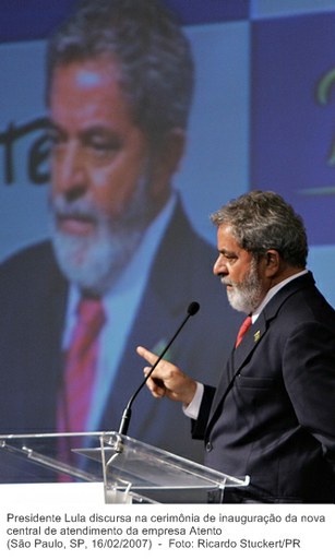 Presidente Lula discursa na cerimônia de inauguração da nova central de atendimento da empresa Atento.