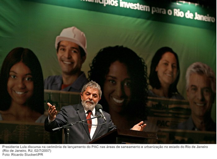 Presidente Lula discursa na cerimônia de lançamento do PAC nas áreas de saneamento e urbanização no estado do Rio de Janeiro.
