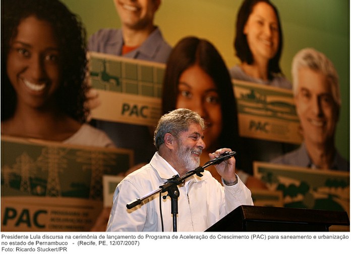Presidente Lula discursa na cerimônia de lançamento do Programa de Aceleração do Crescimento (PAC) para saneamento e urbanização no estado de Pernambuco.