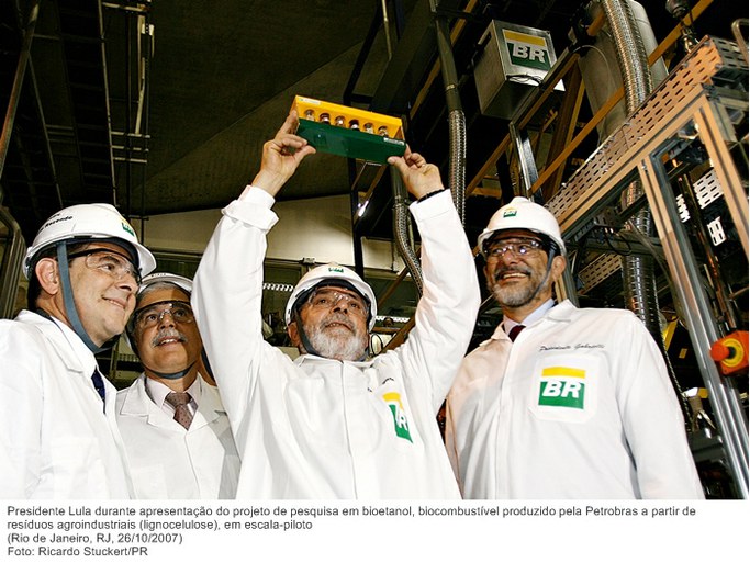 Presidente Lula durante apresentação do projeto de pesquisa em bioetanol, biocombustível produzido pela Petrobras a partir de resíduos agroindustriais (lignocelulose), em escala-piloto.