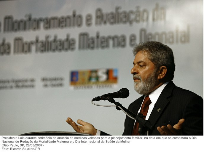 Presidente Lula durante cerimônia de anúncio de medidas voltadas para o planejamento familiar, na data em que se comemora o Dia Nacional de Redução da Mortalidade Materna.