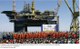 Presidente Lula durante cerimônia de batismo da Plataforma P-52, ao lado de funcionários da Petrobrás.