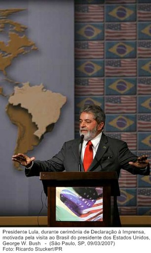 Presidente Lula, durante cerimônia de Declaração à Imprensa, motivada pela visita ao Brasil do presidente dos Estados Unidos, George W. Bush.