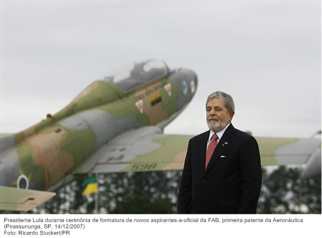 Presidente Lula durante cerimônia de formatura de novos aspirantes-a-oficial da FAB, primeira patente da Aeronáutica.
