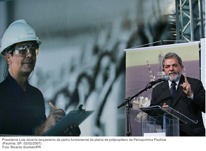 Presidente Lula durante lançamento da pedra fundamental da planta de polipropileno da Petroquímica Paulínia.