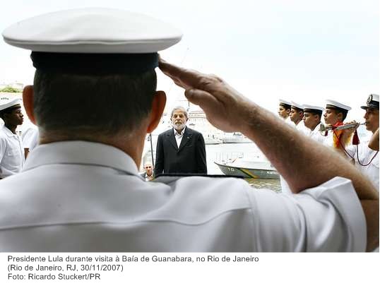 Presidente Lula durante visita à Baía de Guanabara, no Rio de Janeiro.