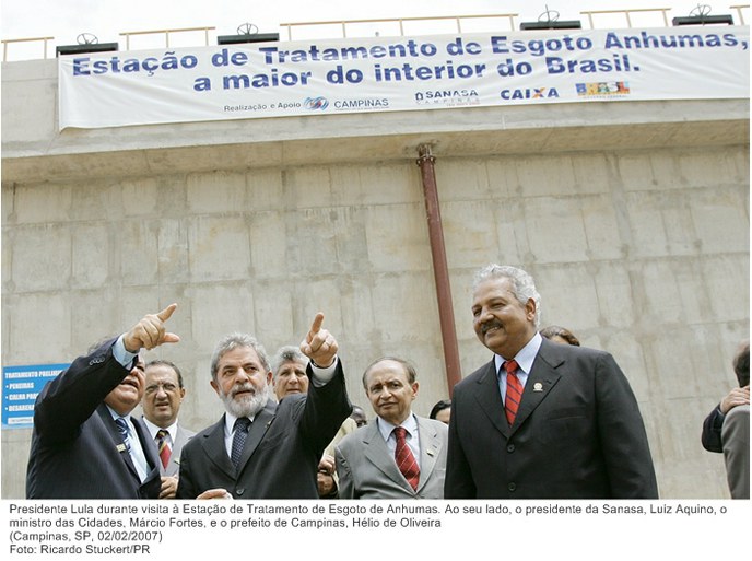 Presidente Lula durante visita à Estação de Tratamento de Esgoto de Anhumas.