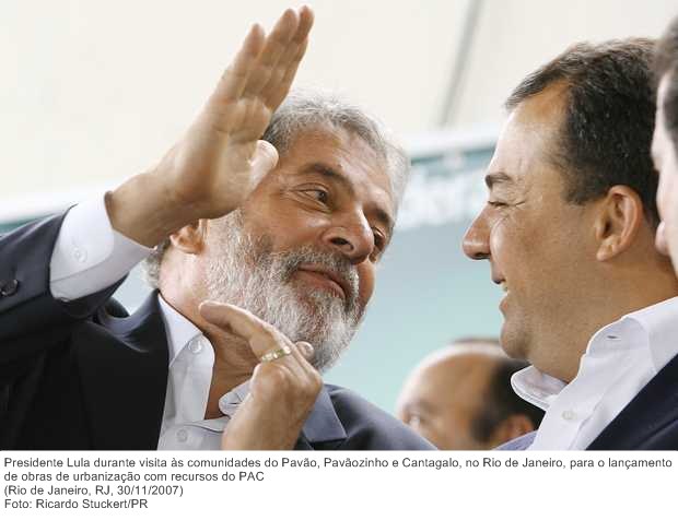 Presidente Lula durante visita às comunidades do Pavão, Pavãozinho e Cantagalo, no Rio de Janeiro, para o lançamento de obras de urbanização com recursos do PAC.