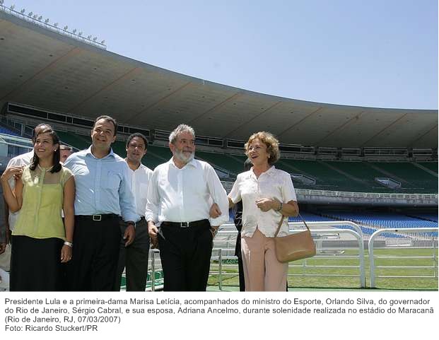 Presidente Lula e a primeira-dama Marisa Letícia, durante solenidade realizada no estádio do Maracanã.