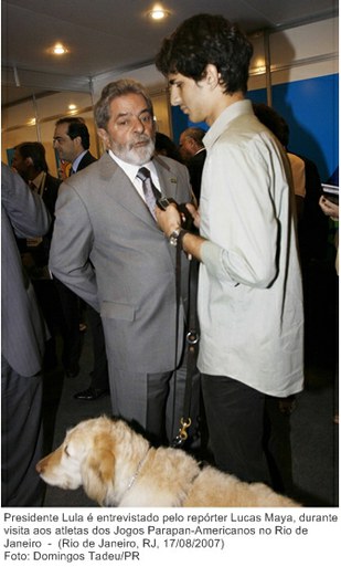 Presidente Lula é entrevistado pelo repórter Lucas Maya, durante visita aos atletas dos Jogos Parapan-Americanos no Rio de Janeiro.
