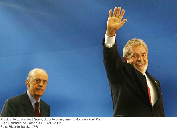 Presidente Lula e José Serra, durante o lançamento do novo Ford Ka.