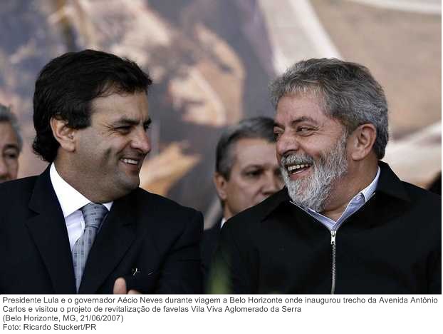 Presidente Lula e o governador Aécio Neves durante viagem a Belo Horizonte onde inaugurou trecho da Avenida Antônio Carlos.