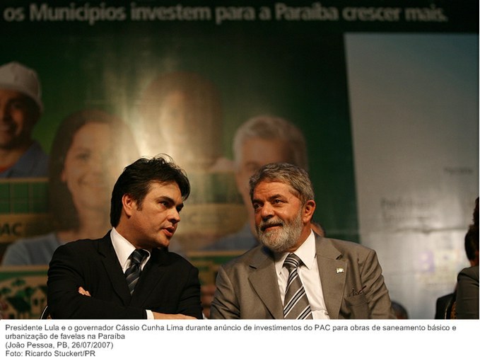Presidente Lula e o governador Cássio Cunha Lima durante anúncio de investimentos do PAC para obras de saneamento básico e urbanização de favelas na Paraíba.