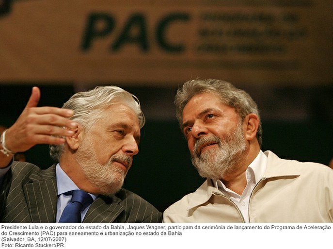 Presidente Lula e o governador do estado da Bahia, Jaques Wagner, participam da cerimônia de lançamento do Programa de Aceleração do Crescimento (PAC).