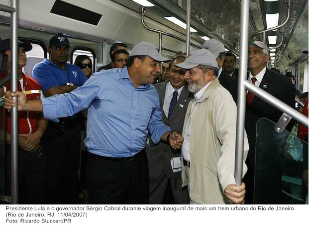 Presidente Lula e o governador Sérgio Cabral durante viagem inaugural de mais um trem urbano do Rio de Janeiro.