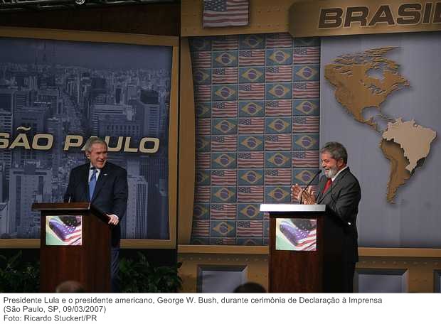 Presidente Lula e o presidente americano, George W. Bush, durante cerimônia de Declaração à Imprensa.
