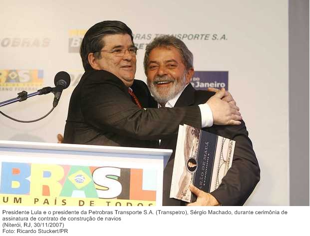 Presidente Lula e o presidente da Petrobras Transporte S.A. (Transpetro), Sérgio Machado, durante cerimônia de assinatura de contrato de construção de navios.