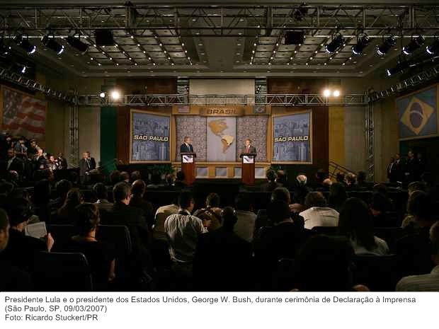 Presidente Lula e o presidente dos Estados Unidos, George W. Bush, durante cerimônia de Declaração à Imprensa.