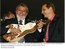 Presidente Lula é presenteado com uma viola de cocho pelo prefeito de Cuiabá, Wilson Santos, durante solenidade de anúncio de investimentos em saneamento e urbanização no estado de Mato Grosso.