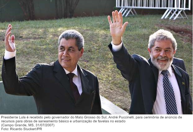 Presidente Lula é recebido pelo governador do Mato Grosso do Sul, André Puccinelli, para cerimônia de anúncio de recursos para obras de saneamento básico e urbanização de favelas no estado.