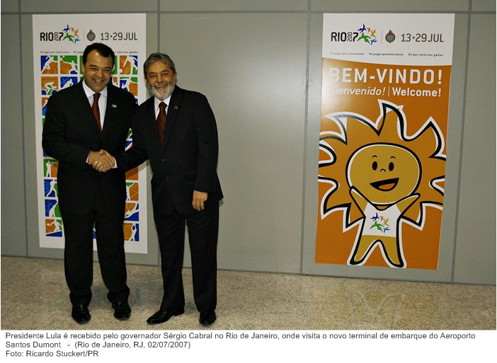 Presidente Lula é recebido pelo governador Sérgio Cabral no Rio de Janeiro, onde visita o novo terminal de embarque do Aeroporto Santos Dumont.