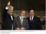 Presidente Lula, entre o presidente do Paraguai (d), Nicanor Duarte, e o diretor-geral da Itaipu Brasil, Jorge Samek, na cerim. de inaug. das duas últimas unidades geradoras da Hidrelétrica Itaipu.