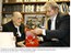 Presidente Lula entrega a Oscar Niemeyer a medalha da Ordem do Mérito Cultural, na classe Grã-Cruz.