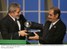 Presidente Lula entrega prêmio a Roberto Rivelino, o grande homenageado durante a cerimônia do III Troféu Mesa Redonda da TV Gazeta.