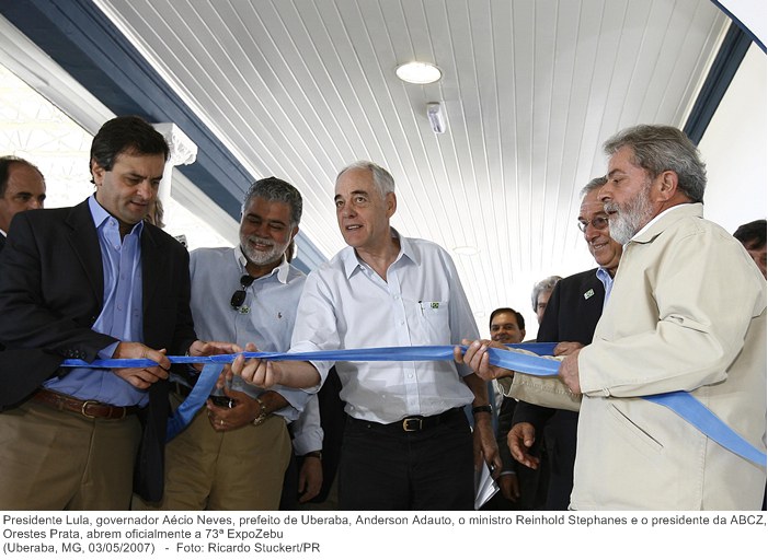 Presidente Lula, governador Aécio Neves, prefeito de Uberaba, Anderson Adauto, o ministro Reinhold Stephanes e o presidente da ABCZ, Orestes Prata, abrem oficialmente a 73ª ExpoZebu.
