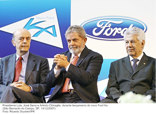 Presidente Lula, José Serra e Arlindo Chinaglia, durante lançamento do novo Ford Ka.
