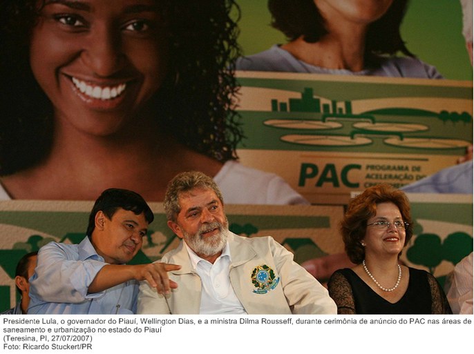 Presidente Lula, o governador do Piauí, Wellington Dias, e a ministra Dilma Rousseff, durante cerimônia de anúncio do PAC nas áreas de saneamento e urbanização no estado do Piauí.
