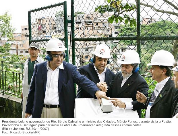 Presidente Lula, o governador do Rio, Sérgio Cabral, e o ministro das Cidades, Márcio Fortes, durante visita a Pavão, Pavãozinho e Cantagalo para dar início às obras de urbanização.