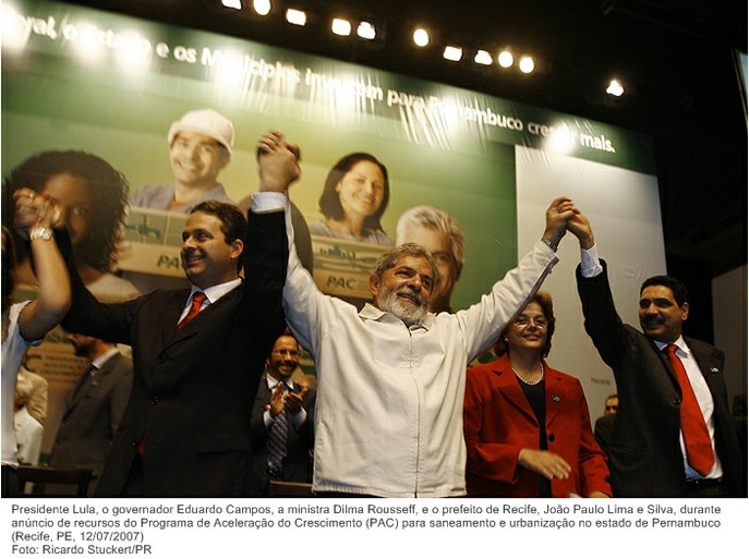 Presidente Lula, o governador Eduardo Campos, a ministra Dilma Rousseff, e o prefeito de Recife, João Paulo Lima e Silva, durante anúncio de recursos do Programa de Aceleração do Crescimento.
