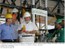 Presidente Lula observa mostra de biodiesel produzida pela Usina da Brasil Econdiesel instalada em Crateús.