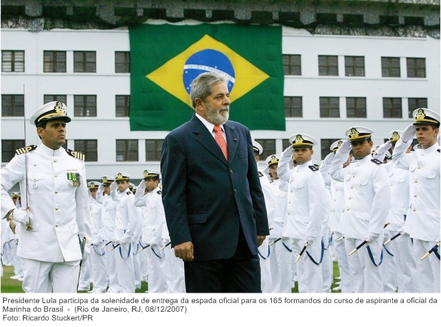 Presidente Lula participa da solenidade de entrega da espada oficial para os 165 formandos do curso de aspirante a oficial da Marinha do Brasil.
