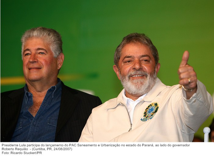 Presidente Lula participa do lançamento do PAC Saneamento e Urbanização no estado do Paraná, ao lado do governador Roberto Requião.