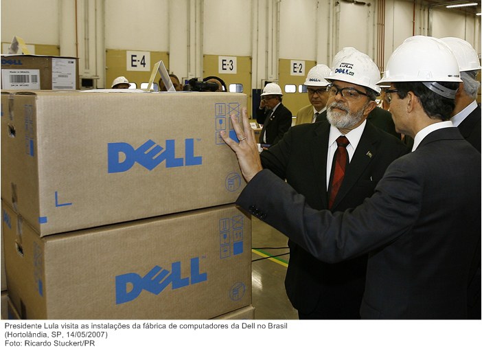 Presidente Lula visita as instalações da fábrica de computadores da Dell no Brasil.