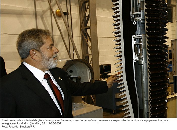Presidente Lula visita instalações da empresa Siemens, durante cerimônia que marca a expansão da fábrica de equipamentos para energia em Jundiaí.