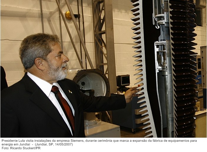 Presidente Lula visita instalações da empresa Siemens, durante cerimônia que marca a expansão da fábrica de equipamentos para energia em Jundiaí.
