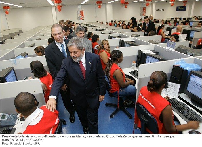 Presidente Lula visita novo call center da empresa Atento, vinculada ao Grupo Telefônica que vai gerar 6 mil empregos.