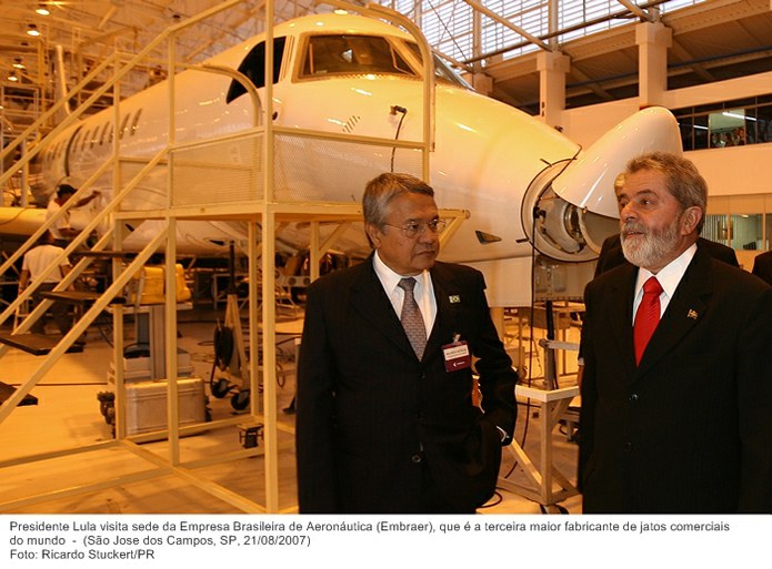 Presidente Lula visita sede da Empresa Brasileira de Aeronáutica (Embraer), que é a terceira maior fabricante de jatos comerciais do mundo.
