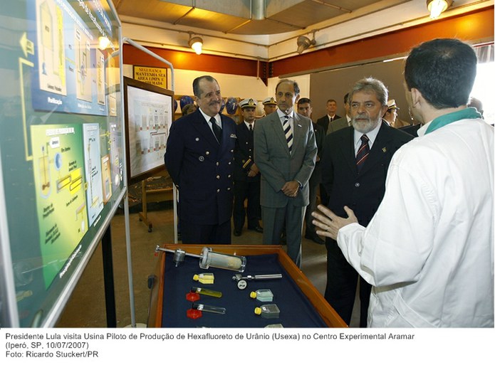 Presidente Lula visita Usina Piloto de Produção de Hexafluoreto de Urânio (Usexa) no Centro Experimental Aramar.