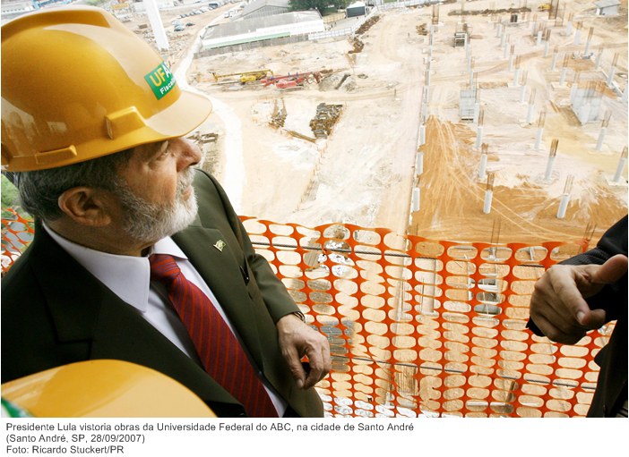 Presidente Lula vistoria obras da Universidade Federal do ABC, na cidade de Santo André.