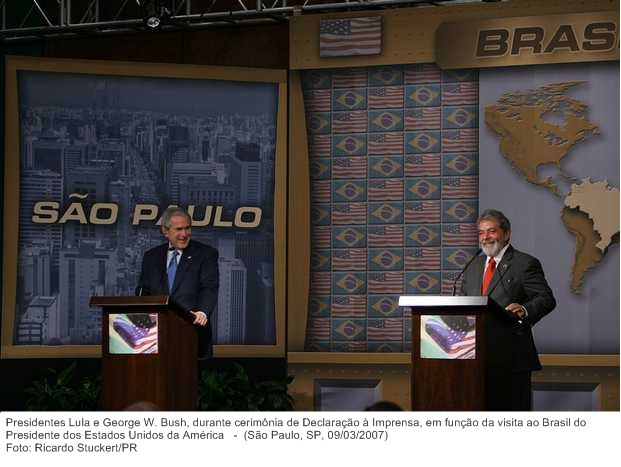 Presidentes Lula e George W. Bush, durante cerimônia de Declaração à Imprensa, em função da visita ao Brasil do Presidente dos Estados Unidos da América.
